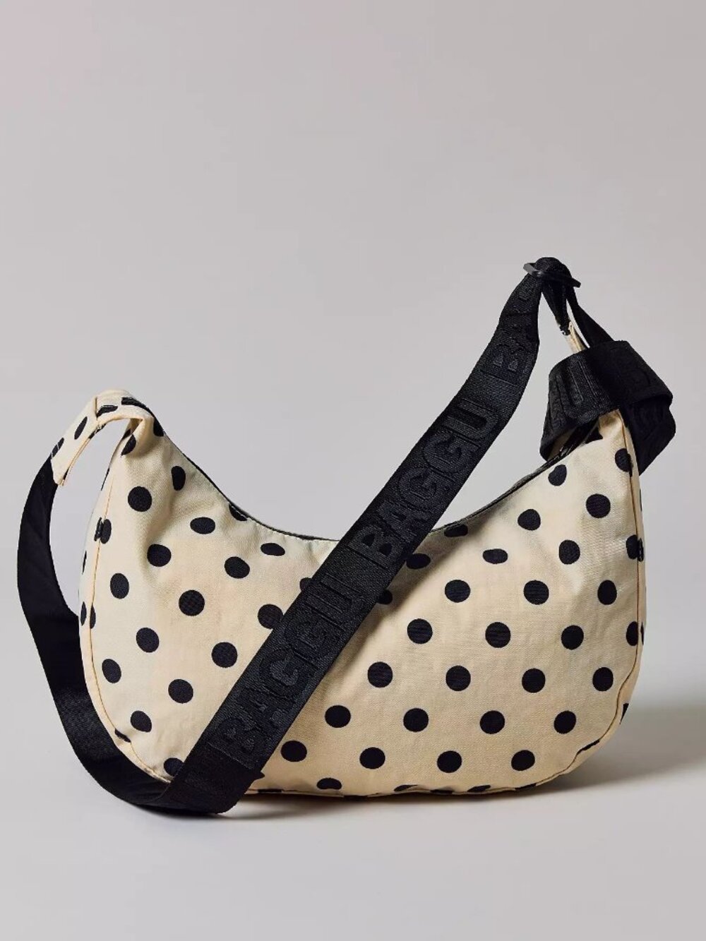 NWT Baggu Medium Crescent Bag - Cream w/ Black Polka Dot - Picture 5 of 6